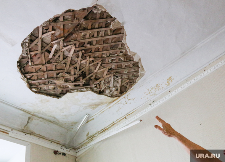 Проблемы в жилом доме в городе Курган  после капитального ремонта.
Курган., капитальный ремонт, ремонт, обвалившийся потолок