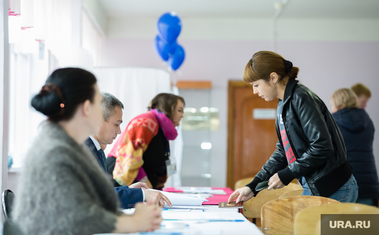 Единый день голосования 10 сентября 2017 года в РФ. Сургут, топ, избирательный участок, голосование, избиратели, выборы 2024