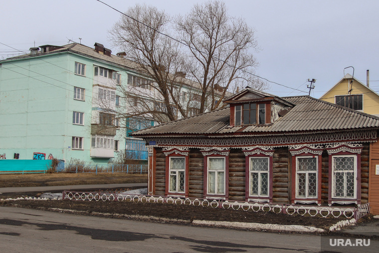 Внеочередное заседание Петуховской городской Думы.
Петухово. Курганская область., деревянный дом, пятиэтажка, петухово