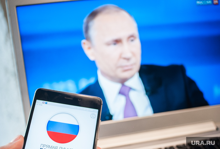 Онлайн-трансляция "Прямая линия с Владимиром Путиным". Екатеринбург, ноутбук, гаджет, прямая линия, приложение, просмотр, москва путин, путин на экране