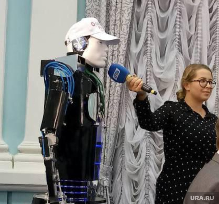 Робот-журналист попросился в волонтеры саммитов ШОС и БРИКС