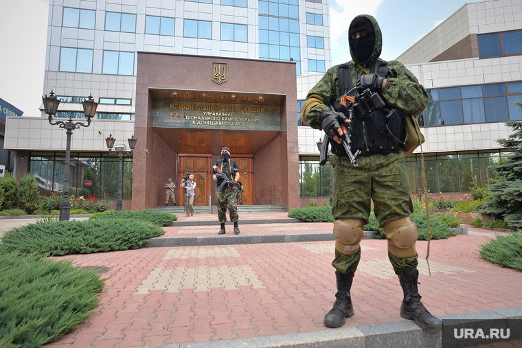 Захваченный ополчением ДНР Национальный банк Украины, боец, маски-шоу, ополченец, национальный банк украины