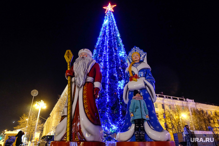 Новогодняя площадь 2017. Курган, елка на площади, новогодняя елка, дед мороз и снегурочка, новогоднее оформление