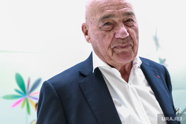 Презентация Екатеринбургом заявки на проведение Expo-2025 в Париже. Париж, познер владимир, портрет
