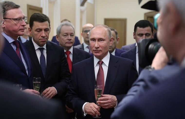 Журналисты отвлекли Владимира Путина от общения с губернаторами
