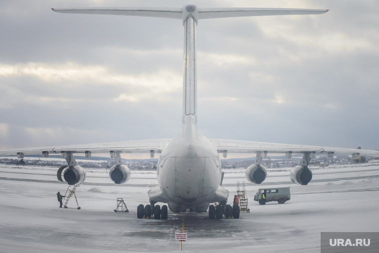 Из-за снегопада в аэропортах Москвы задержаны более 20 рейсов