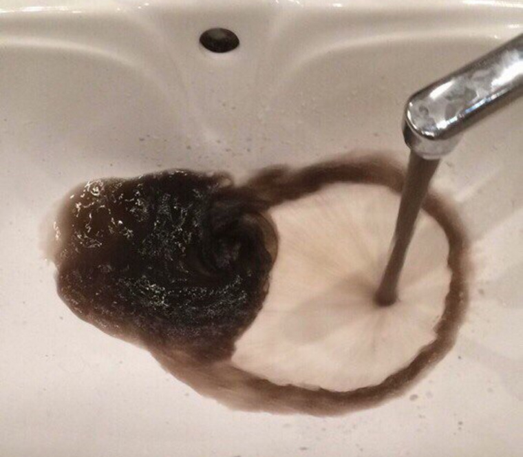 Вода также ужасно пахла