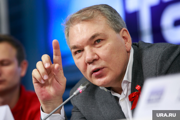 Пресс-конференция КПРФ в ТАСС с участием лидера партии Геннадием Зюгановым. Москва, жест, калашников леонид