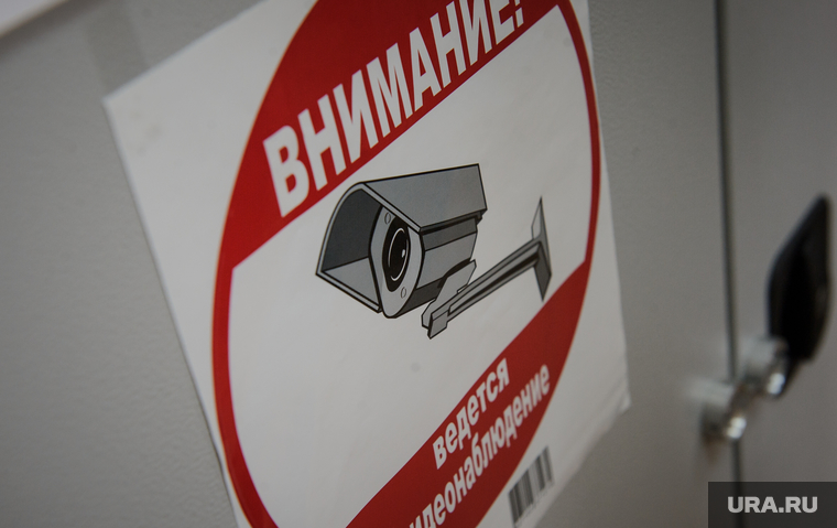 Выпускники 11-ых классов сдают ЕГЭ по географии и информатике в языковом Лицее №2. Екатеринбург, охрана, видеонаблюдение, внимание, скрытая камера