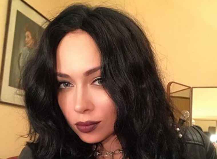 Самбурская ушла из дома из-за насилия