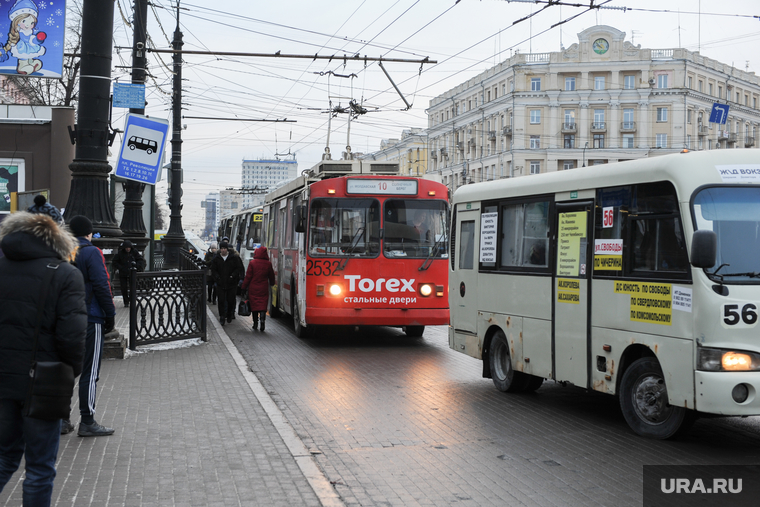 Остановка общественного транспорта на площади Революции. Челябинск, троллейбус, остановка общественного транспорта