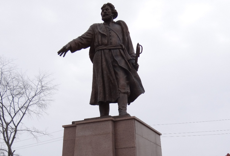 Собеседник агентства пеняет на отсутствие памятника основателю города в Тюмени. Даже в Ишиме такой есть