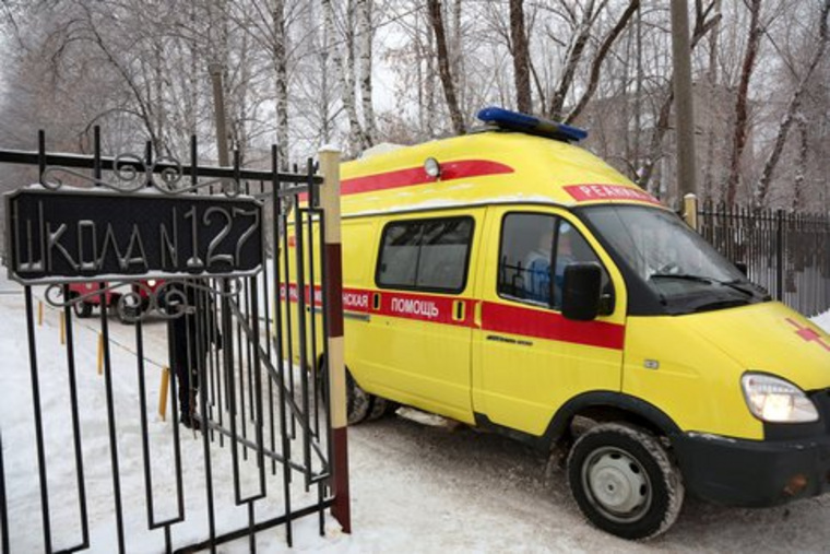 После нападения на школу 15 человек попали в больницу