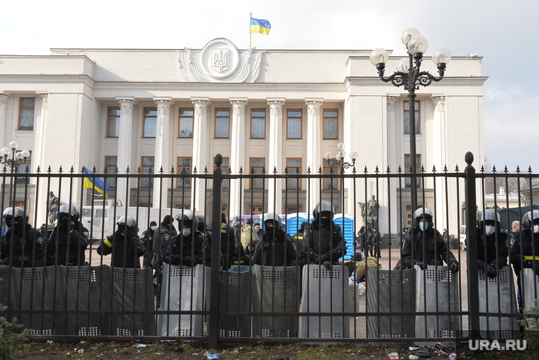 Украина. Киев. Рада. внутренние войска снимаются.  Киев, верховная рада, милиция, оцепление