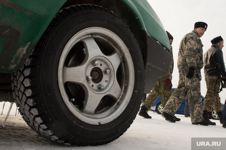 Казаки проиграли битву против автогонки на льду под Екатеринбургом. ФОТО