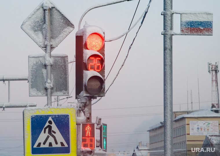 Виды Салехарда, светофор, пешеходный переход, зима, иней, россия, заморозки, дорожное движение, мороз