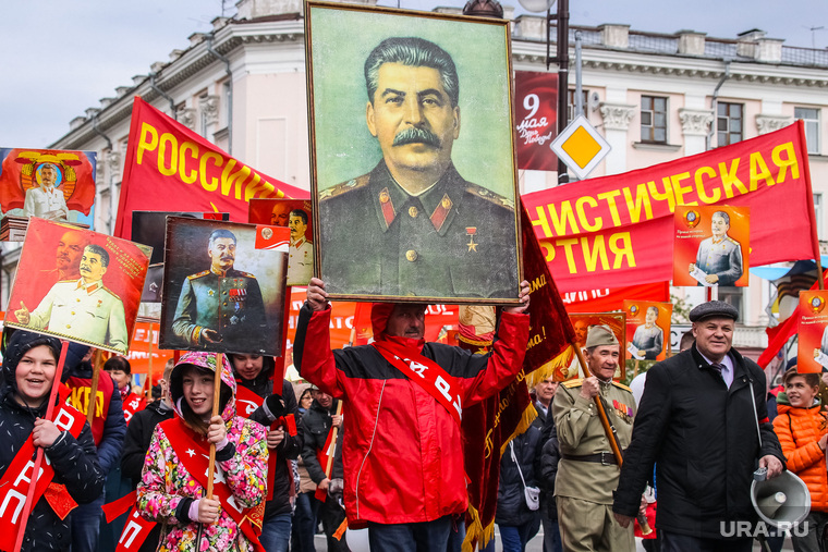 Парад Победы в Великой Отечественной войне. Тюмень, портрет сталина, кпрф, парад победы, коммунисты