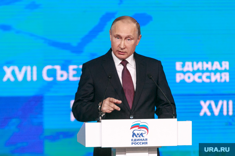 В одной из первых встреч 2018 года Путин встретился с авторами лучших школьных сочинений на тему «Россия, устремленная в будущее»