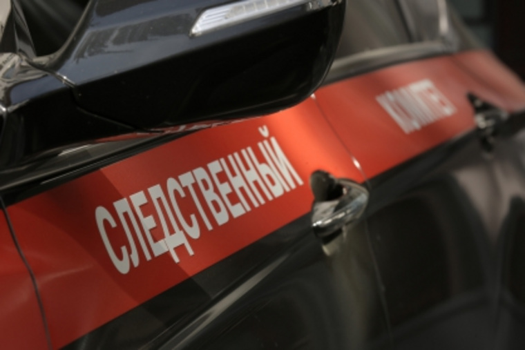 Под завалами из досок, брезента и снега в центре Москвы оказались десять человек
