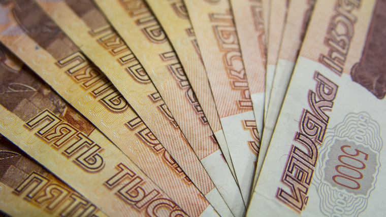 Пенсионеры с доходом более миллиона рублей все-таки будут получать выплаты