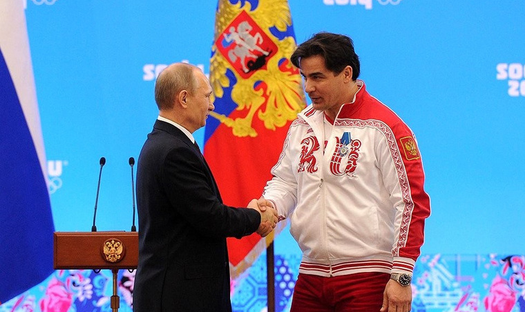 Демченко (справа) на годовщине Олимпиады в Сочи