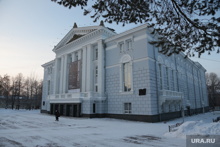Виды города, основные здания и учреждения, памятники. Пермь, город пермь, пермский оперный театр