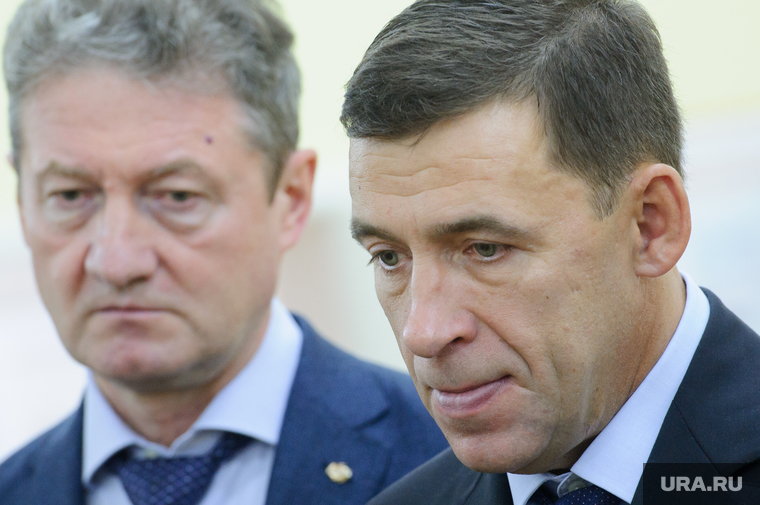 Андрей Козицын (слева) входит в президиум регионального политсовета «ЕР» вместе со свердловским губернатором Евгением Куйвашевым (справа)