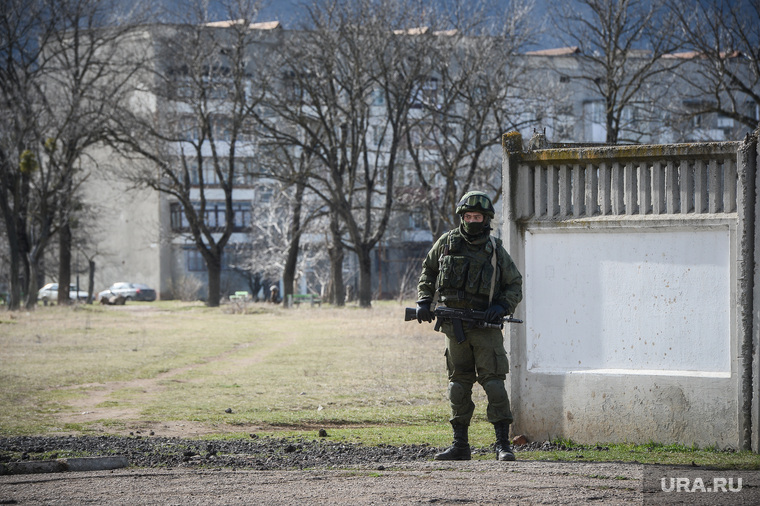 Неопознанные войска в Крыму. Украина. Севастополь, автоматчик, военные, вежливые люди