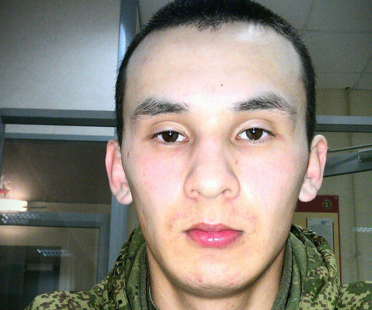 По словам родителей, Денис с желанием пошел в армию