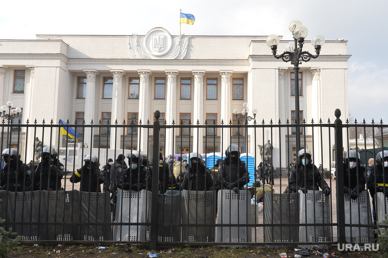 Украина. Киев. Рада. внутренние войска снимаются.  Киев, верховная рада, милиция, оцепление