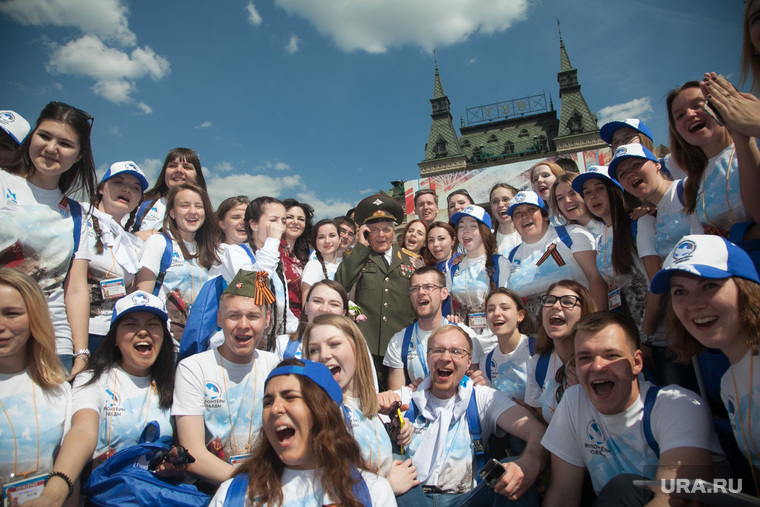 Парад Победы 2016 на Красной площади. Москва, волонтеры, парад победы, 9 мая, красная площадь