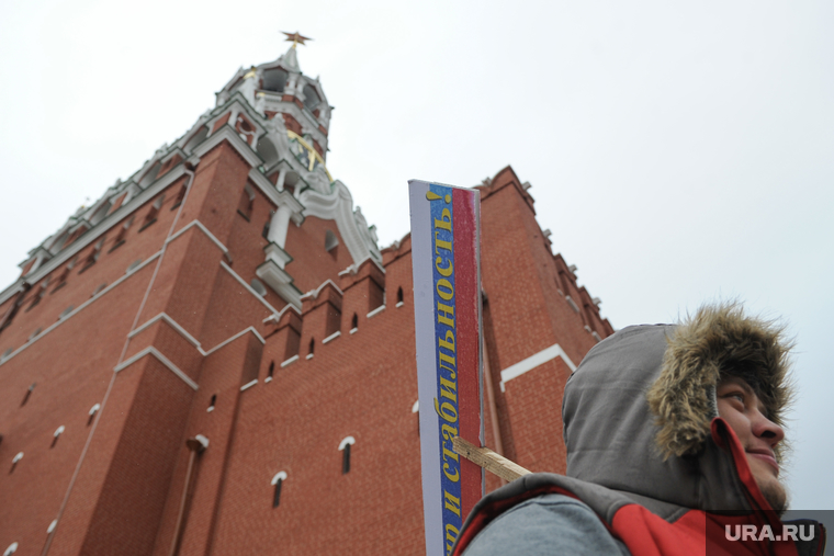 Первомай (1 мая). Москва, спасская башня, стабильность
