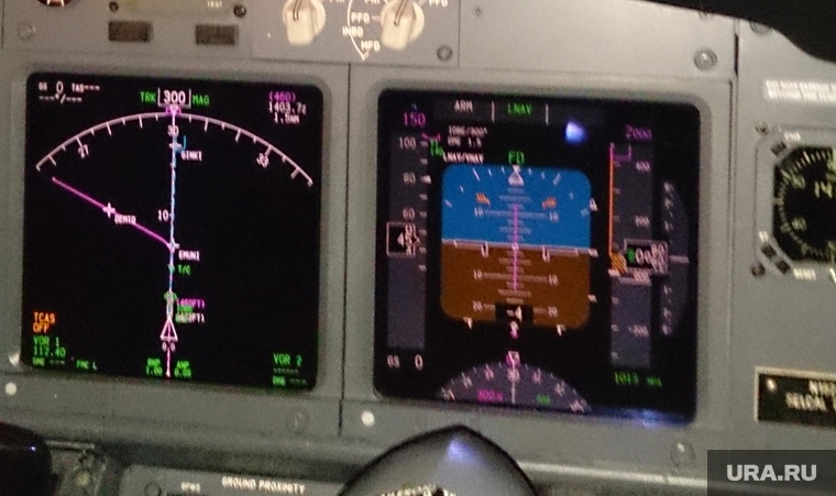 Флайдубай, полет бизнес-классом на самолете Боинг-737-800 в Дубай, ОАЭ. 4-7 мая 2014, взлетная полоса, кабина пилота
