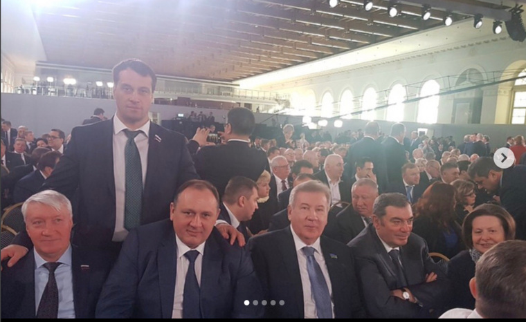 Максим Ряшин (второй слева, сидит) впервые побывал на послании Владимира Путина