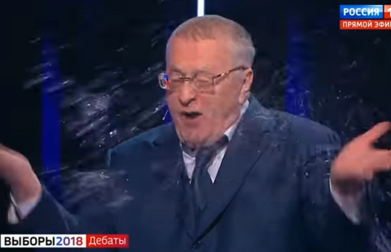 Собчак плеснула водой в Жириновского на дебатах