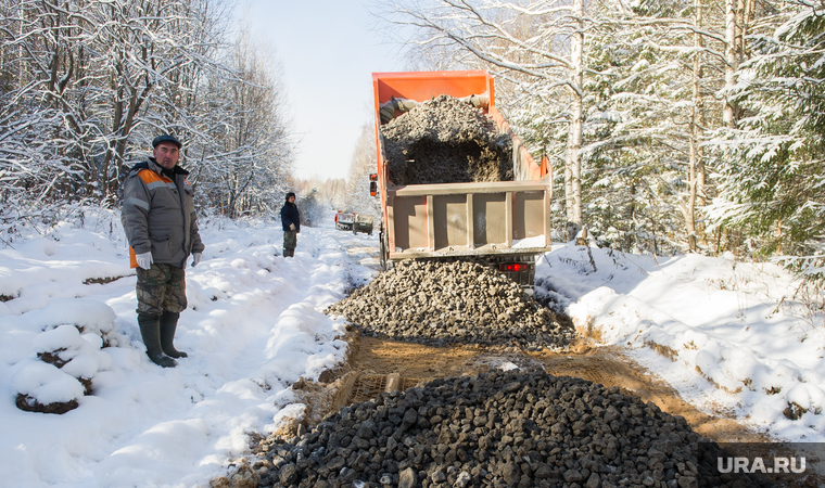 Дорога на поселок Серебрянка под Нижним Тагилом, зима, ремонт дороги