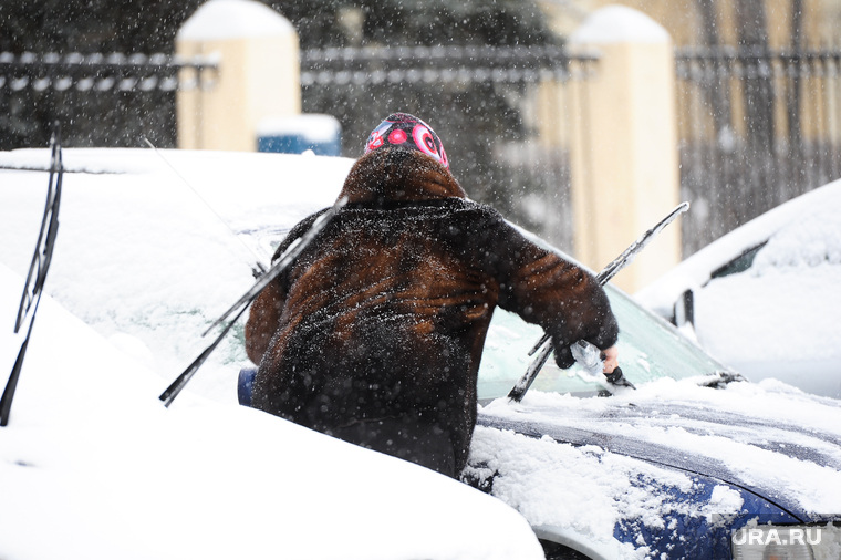 Снегопад. Уборка города. Челябинск., зима, снегопад, машина в снегу