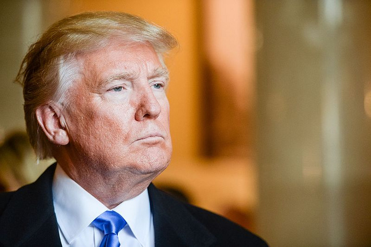 Дональд Трамп обсудил с представителями своей администрации военный ответ на сообщения о химоружии в Сирии