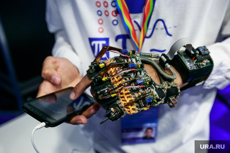 XIX Всемирный фестиваль молодежи и студентов. Первый день. Сочи, гаджеты, робототехника, андроид, инновации, современные технологии, блокчейн, киборг, робот