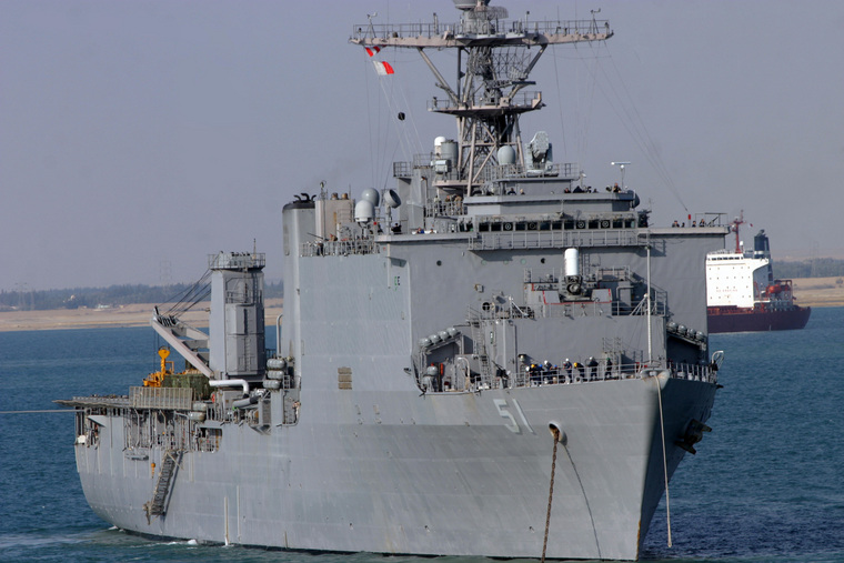 В Черное море вошел корабль ВМС США с 500 морпехами на борту