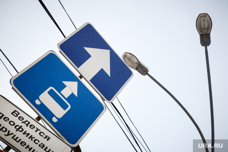 Знак полосы для маршрутных транспортных средств. Екатеринбург, дорожный знак, общественный транспорт, выделенная полоса