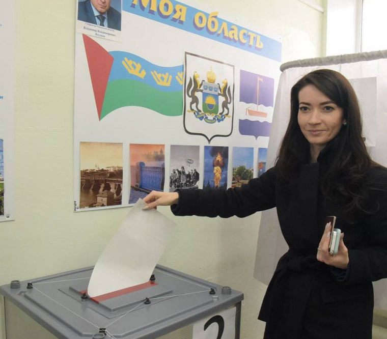 Известные тюменцы идут на избирательные участки и публикуют фото в соцсетях