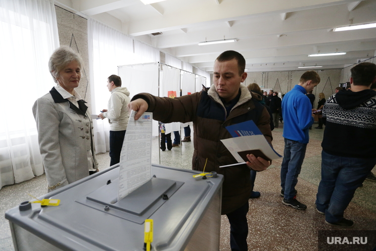 Выборы 2018. Выборы президента РФ в Перми, избирательный участок, голосование, урна для голосования