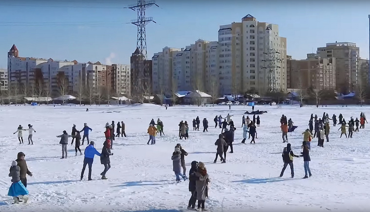 Уральцы танцуют вне зависимости от политической обстановки