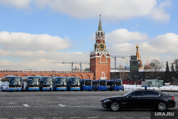 Зимняя Москва, спасская башня, город москва, кремль, правительственная машина