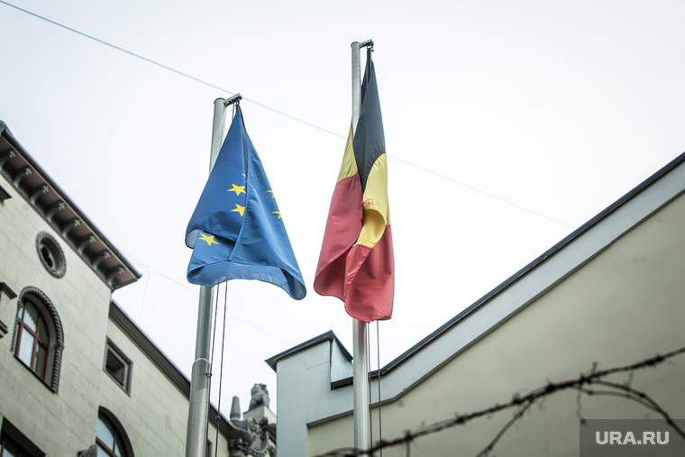 Посольство Бельгии. Москва, флаг бельгии и евросоюза