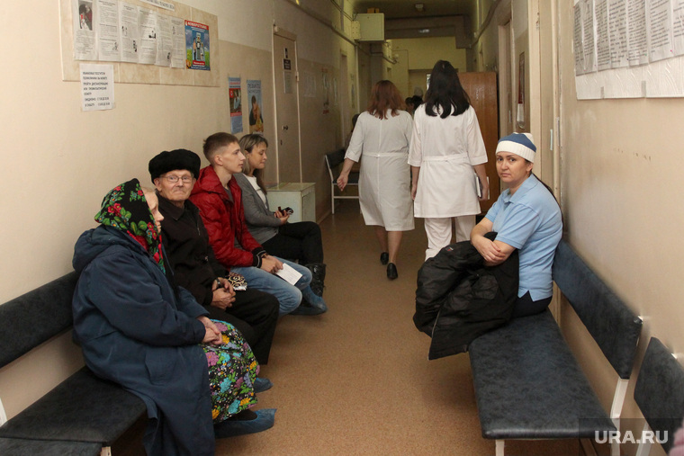 Выездная комиссия гордумы во 2 городскую больницу
Курган, коридор, посетители, больница
