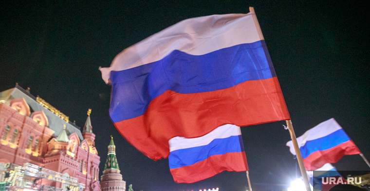 Митинг-концерт "Россия. Севастополь. Крым." в честь 4-ой годовщины присоединения Крыма. Москва, российский флаг, триколор, флаг россии, манежная площадь