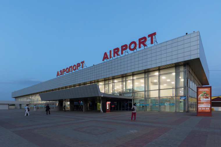 Самолету пришлось совершить вынужденную посадку в аэропорту Волгограда