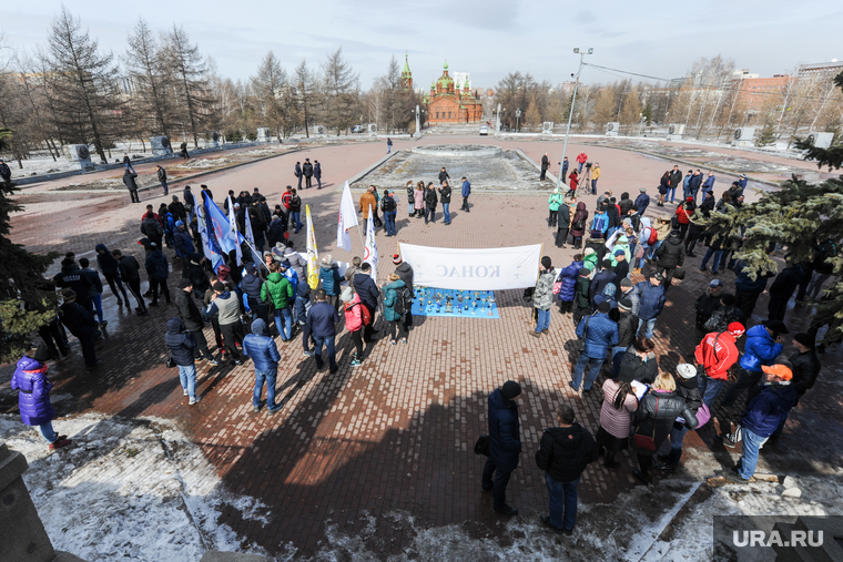 Пикет Конас в поддержку директора Олега Строгонова. Челябинск, алое поле, конас, пикет на алом поле